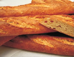 Baguete de granola, iogurte e açaí