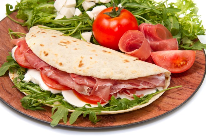 panino imbottito al prosciutto crudo